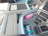 UDトラックスクオントレーラーヘッド（トラクターヘッド）大型（10t）[写真14]