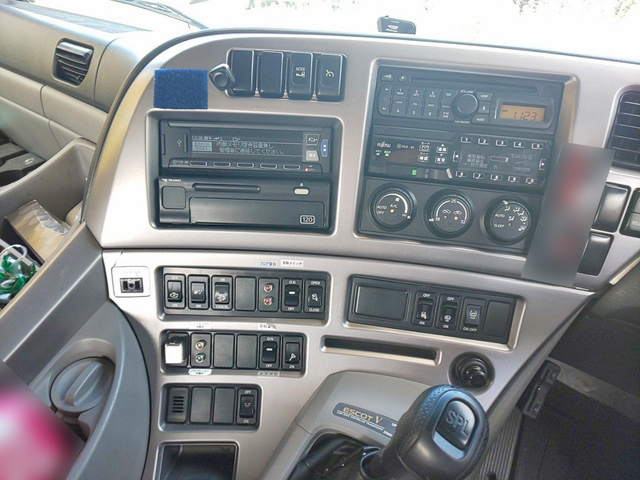 UDトラックスクオントレーラーヘッド（トラクターヘッド）大型（10t）[写真16]