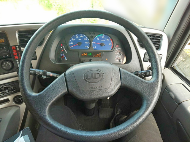 UDトラックスクオントレーラーヘッド（トラクターヘッド）大型（10t）[写真17]