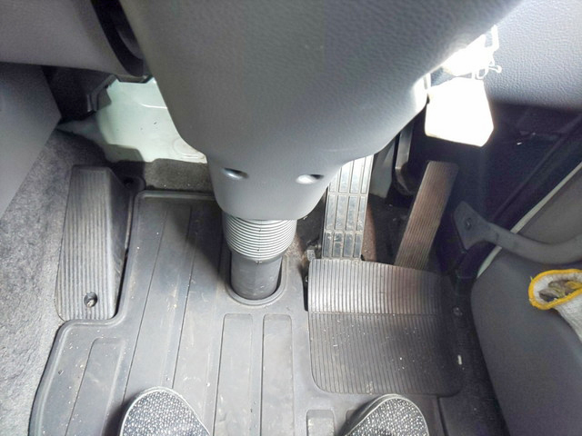 UDトラックスクオントレーラーヘッド（トラクターヘッド）大型（10t）[写真18]