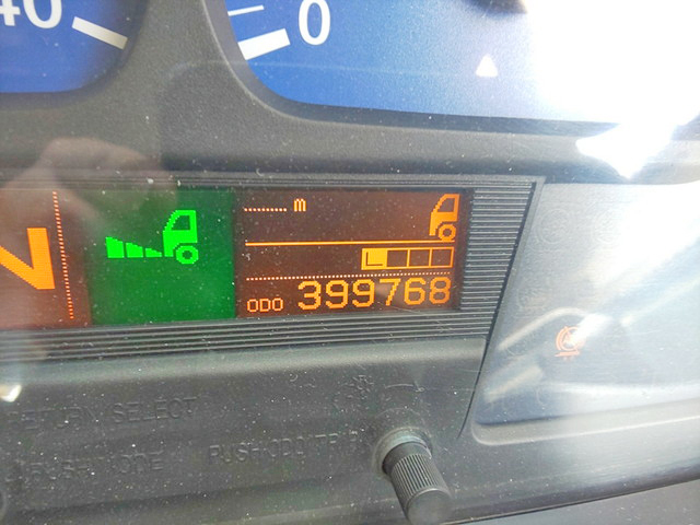 UDトラックスクオントレーラーヘッド（トラクターヘッド）大型（10t）[写真19]