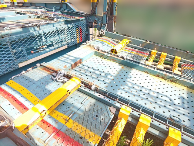 UDトラックスクオントレーラーヘッド（トラクターヘッド）大型（10t）[写真26]