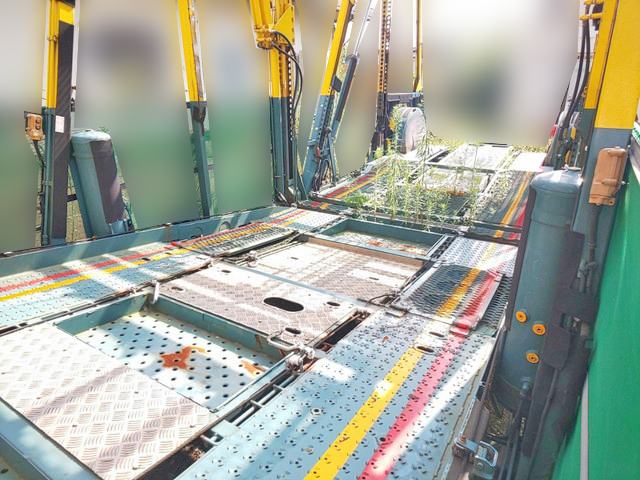 UDトラックスクオントレーラーヘッド（トラクターヘッド）大型（10t）[写真27]