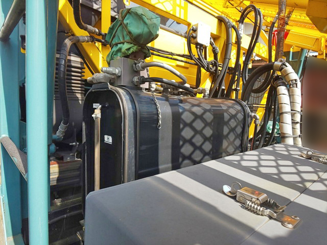 UDトラックスクオントレーラーヘッド（トラクターヘッド）大型（10t）[写真03]