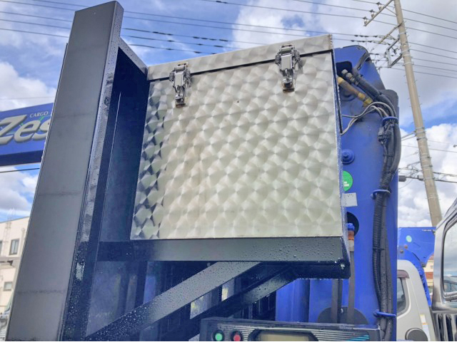 三菱ふそうキャンタークレーン4段小型（2t・3t）[写真11]