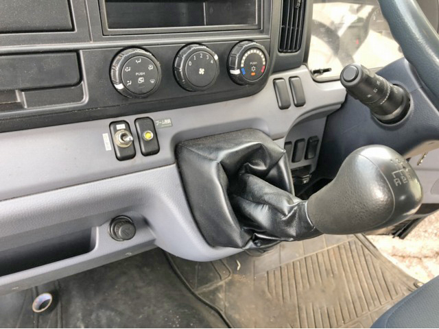 三菱ふそうキャンタークレーン4段小型（2t・3t）[写真21]