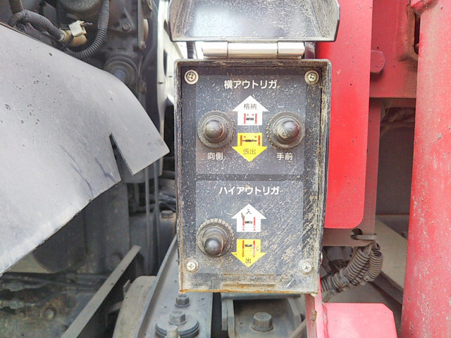 いすゞギガセルフクレーン4段大型（10t）[写真23]