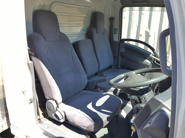 いすゞエルフアルミバン小型（2t・3t）[写真31]