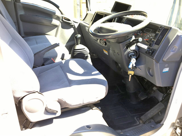 いすゞエルフアルミバン小型（2t・3t）[写真32]