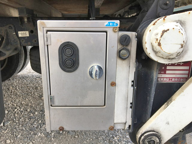 いすゞエルフ平ボディ小型（2t・3t）[写真18]