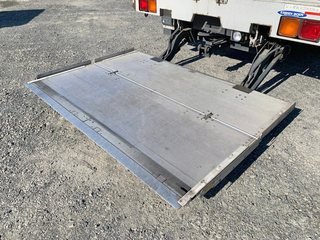 いすゞフォワードアルミウイング中型（4t）[写真18]