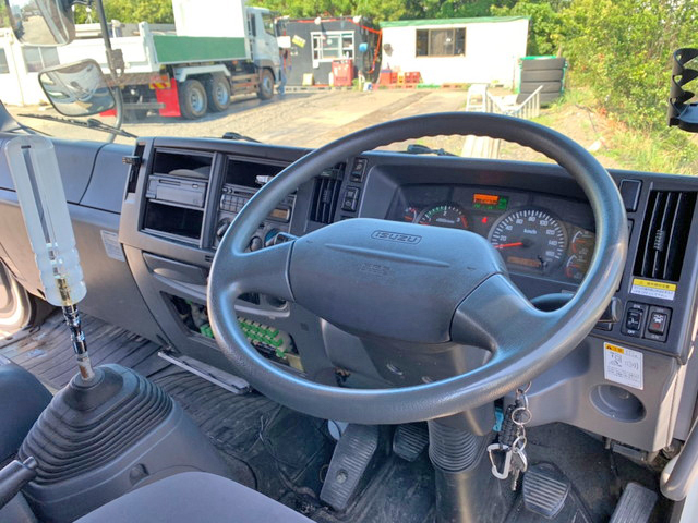 いすゞフォワードアルミウイング中型（4t）[写真32]