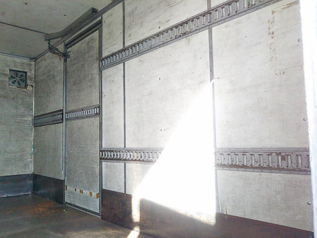 三菱ふそうキャンターアルミバン小型（2t・3t）[写真12]