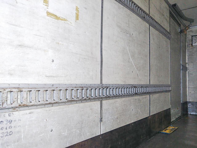 三菱ふそうキャンターアルミバン小型（2t・3t）[写真13]