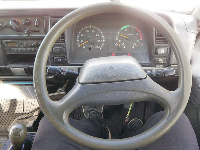 三菱ふそうキャンターアルミバン小型（2t・3t）[写真28]