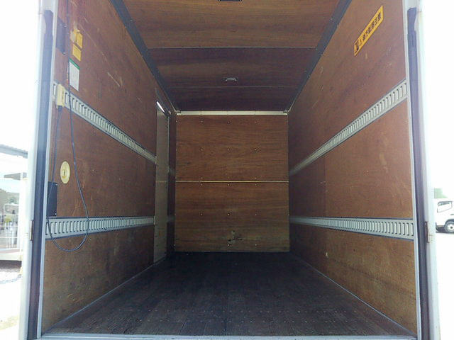 三菱ふそうキャンターアルミバン小型（2t・3t）[写真12]