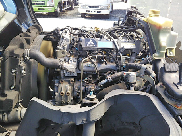 三菱ふそうキャンターアルミバン小型（2t・3t）[写真25]