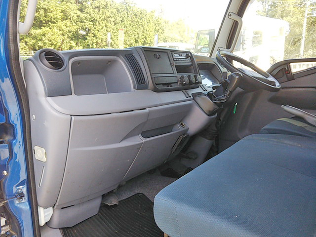 三菱ふそうキャンターアルミバン小型（2t・3t）[写真33]