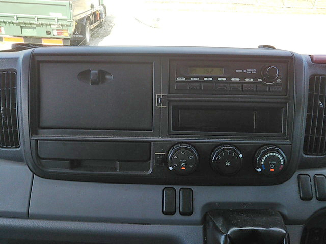 三菱ふそうキャンターアルミバン小型（2t・3t）[写真36]