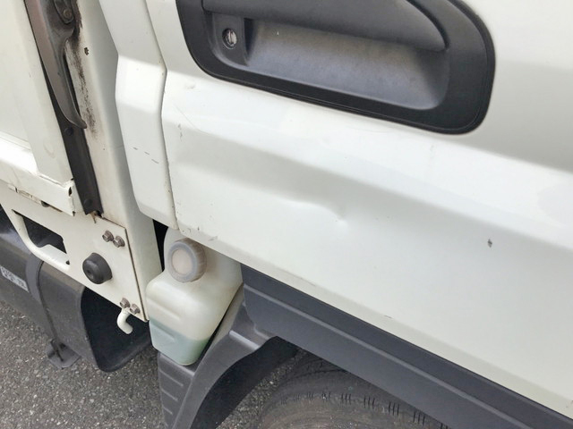 三菱ふそうキャンター平ボディ小型（2t・3t）[写真10]