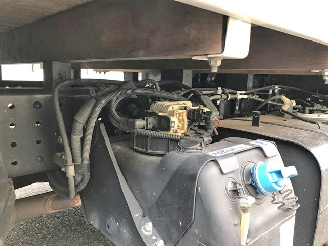 三菱ふそうキャンター平ボディ小型（2t・3t）[写真12]