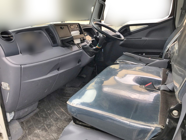 三菱ふそうキャンター平ボディ小型（2t・3t）[写真19]