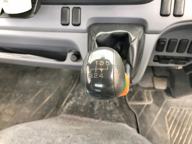 三菱ふそうキャンター平ボディ小型（2t・3t）[写真22]