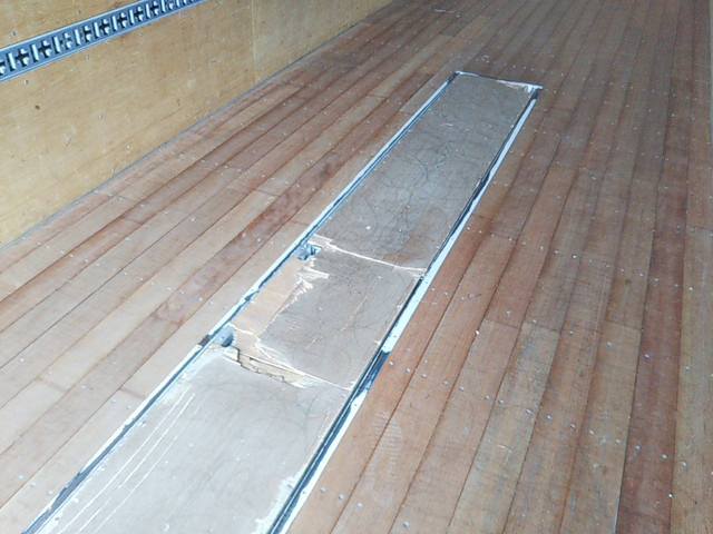 日野レンジャーアルミバン中型（4t）[写真16]