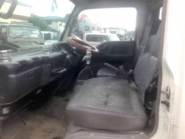 いすゞエルフダブルキャブ（Wキャブ）小型（2t・3t）[写真18]