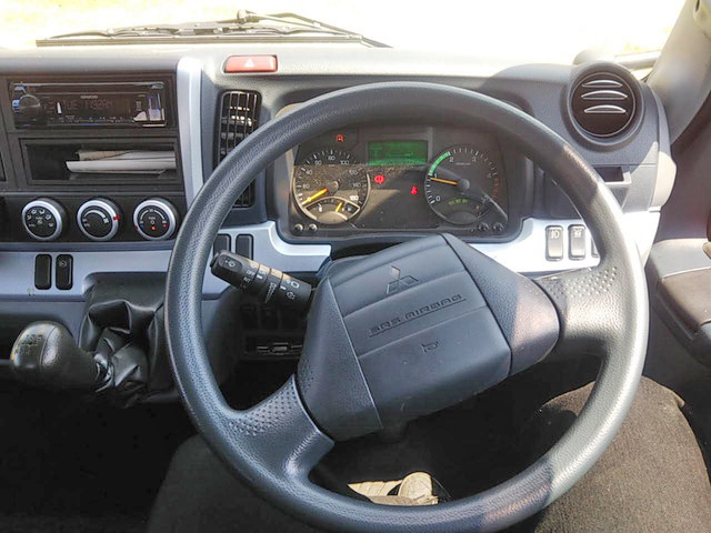 三菱ふそうキャンター平ボディ小型（2t・3t）[写真14]