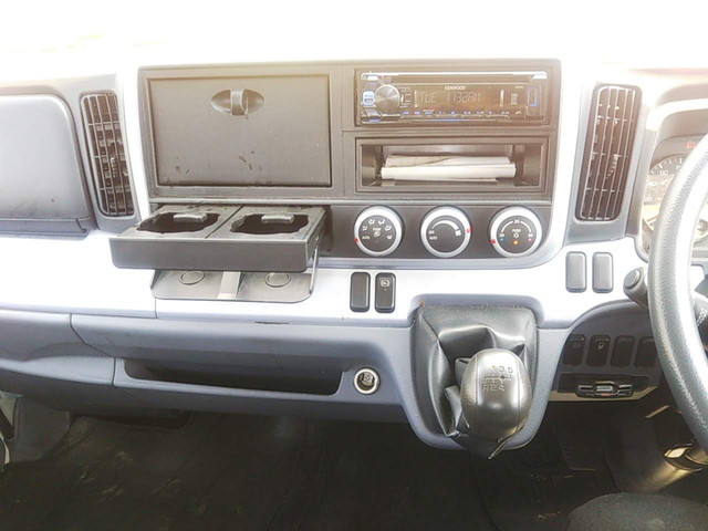 三菱ふそうキャンター平ボディ小型（2t・3t）[写真16]