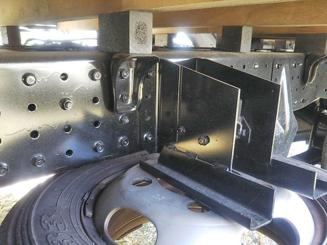 三菱ふそうキャンター平ボディ小型（2t・3t）[写真09]