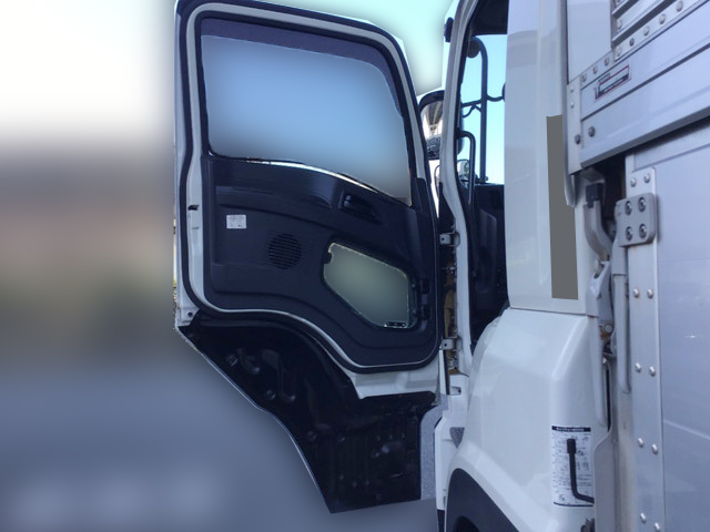 いすゞギガアルミウイング大型（10t）[写真19]