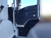 いすゞギガアルミウイング大型（10t）[写真20]