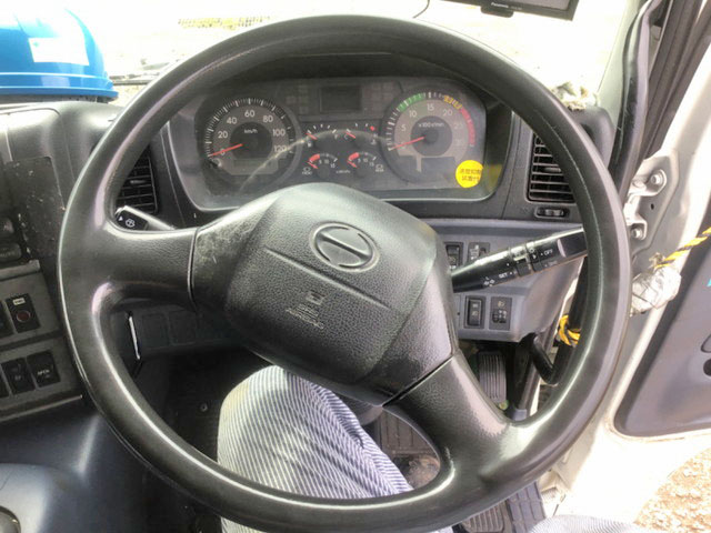 日野プロフィアアルミウイング大型（10t）[写真28]