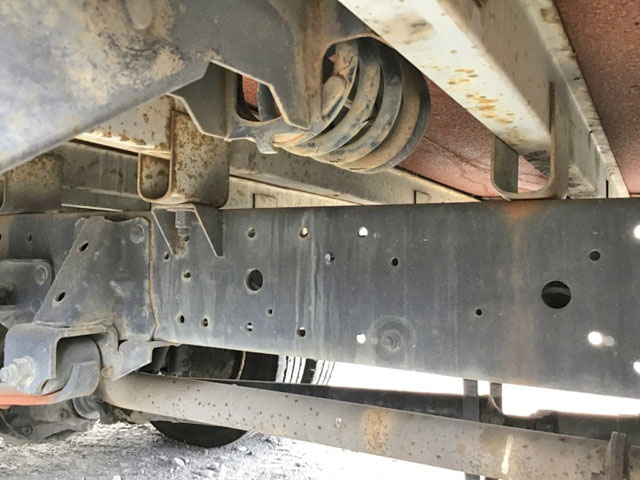 いすゞエルフ平ボディ小型（2t・3t）[写真16]