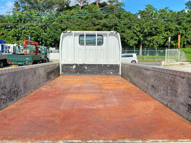 三菱ふそうキャンター平ボディ小型（2t・3t）[写真11]