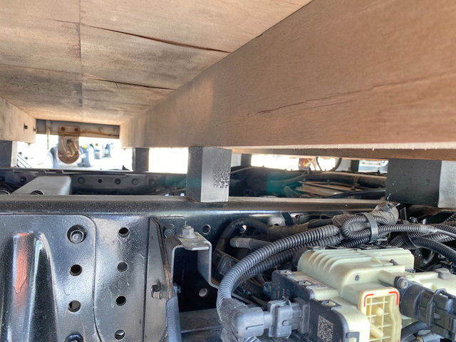 三菱ふそうキャンター平ボディ小型（2t・3t）[写真22]