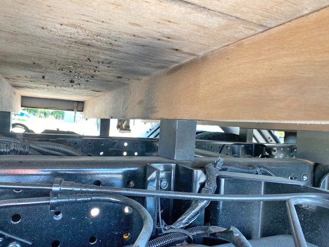 三菱ふそうキャンター平ボディ小型（2t・3t）[写真23]