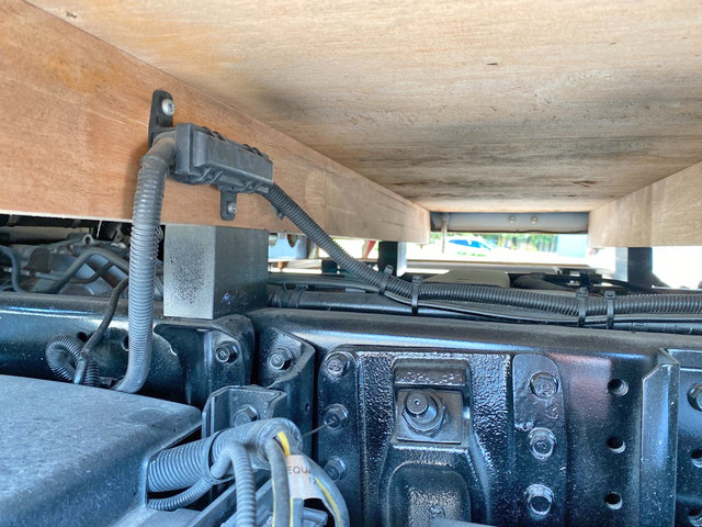 三菱ふそうキャンター平ボディ小型（2t・3t）[写真24]