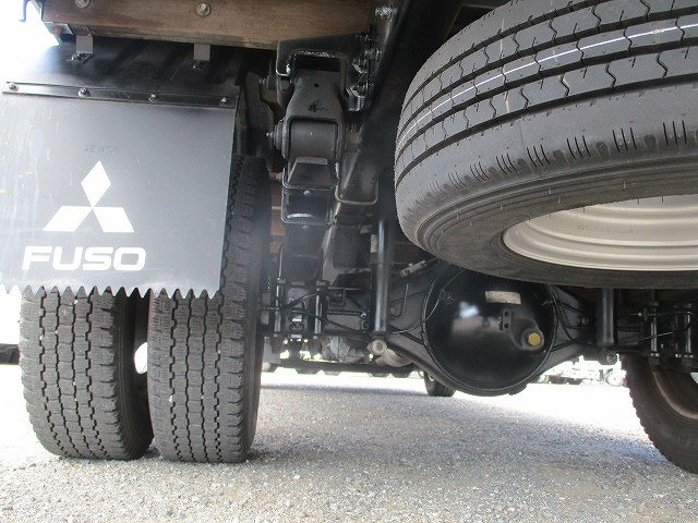 三菱ふそうキャンター平ボディ小型（2t・3t）[写真11]