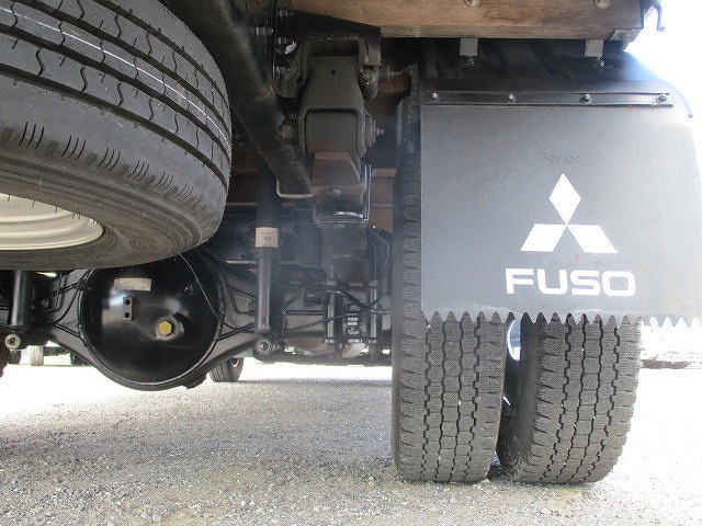 三菱ふそうキャンター平ボディ小型（2t・3t）[写真12]