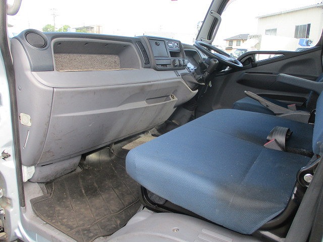 三菱ふそうキャンター平ボディ小型（2t・3t）[写真18]