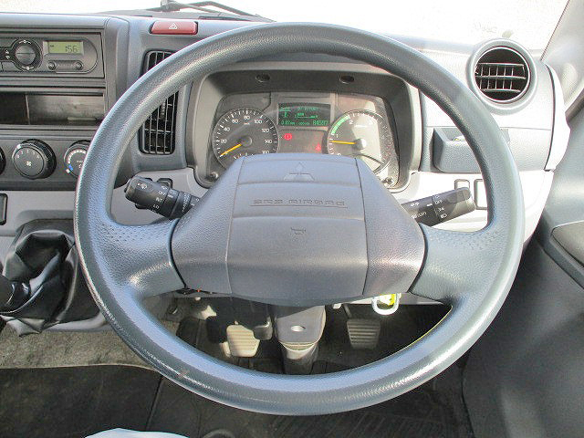 三菱ふそうキャンター平ボディ小型（2t・3t）[写真20]