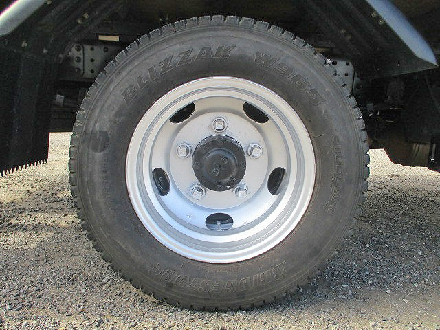 三菱ふそうキャンター平ボディ小型（2t・3t）[写真06]