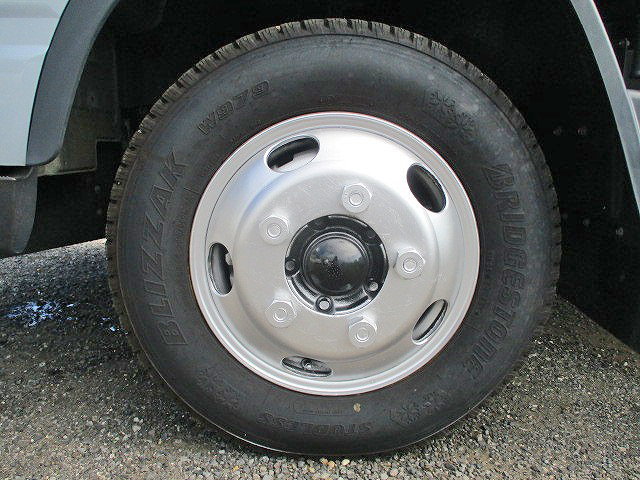 三菱ふそうキャンター平ボディ小型（2t・3t）[写真08]