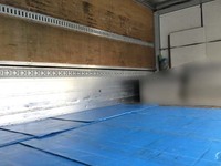 いすゞギガアルミウイング大型（10t）[写真12]