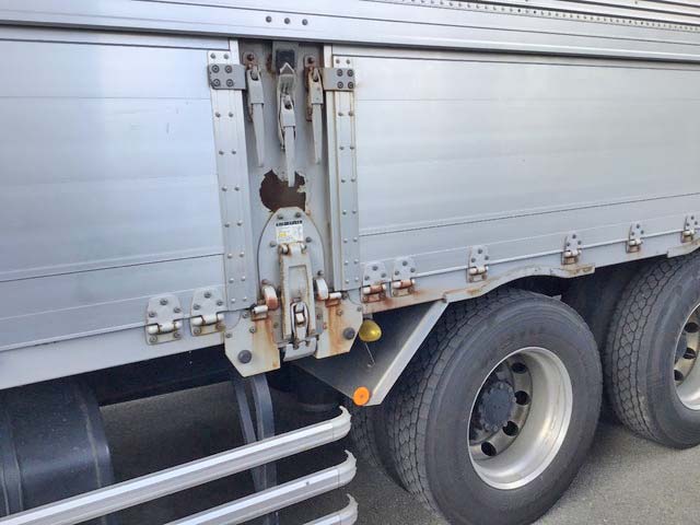 いすゞギガアルミウイング大型（10t）[写真04]