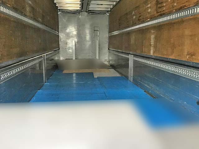 いすゞギガアルミウイング大型（10t）[写真09]