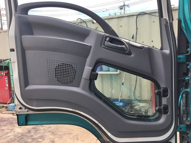 いすゞフォワード冷凍車（冷蔵車）中型（4t）[写真23]